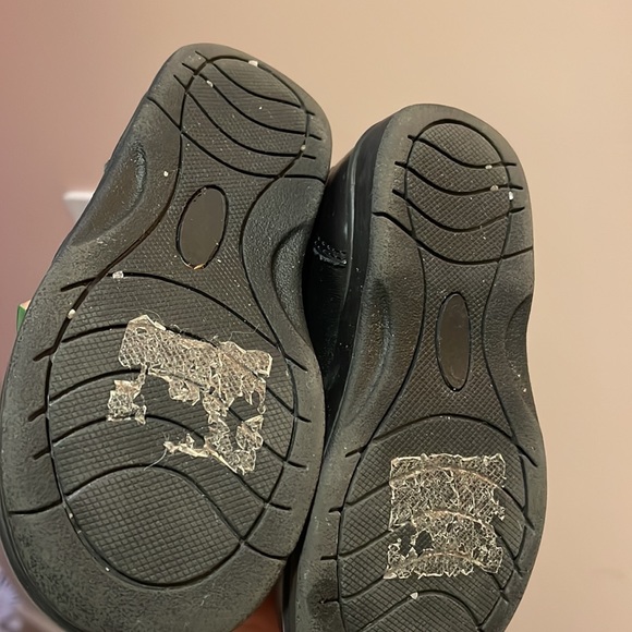 Black Kenneth Cole kids shoes - Picture 3 of 4